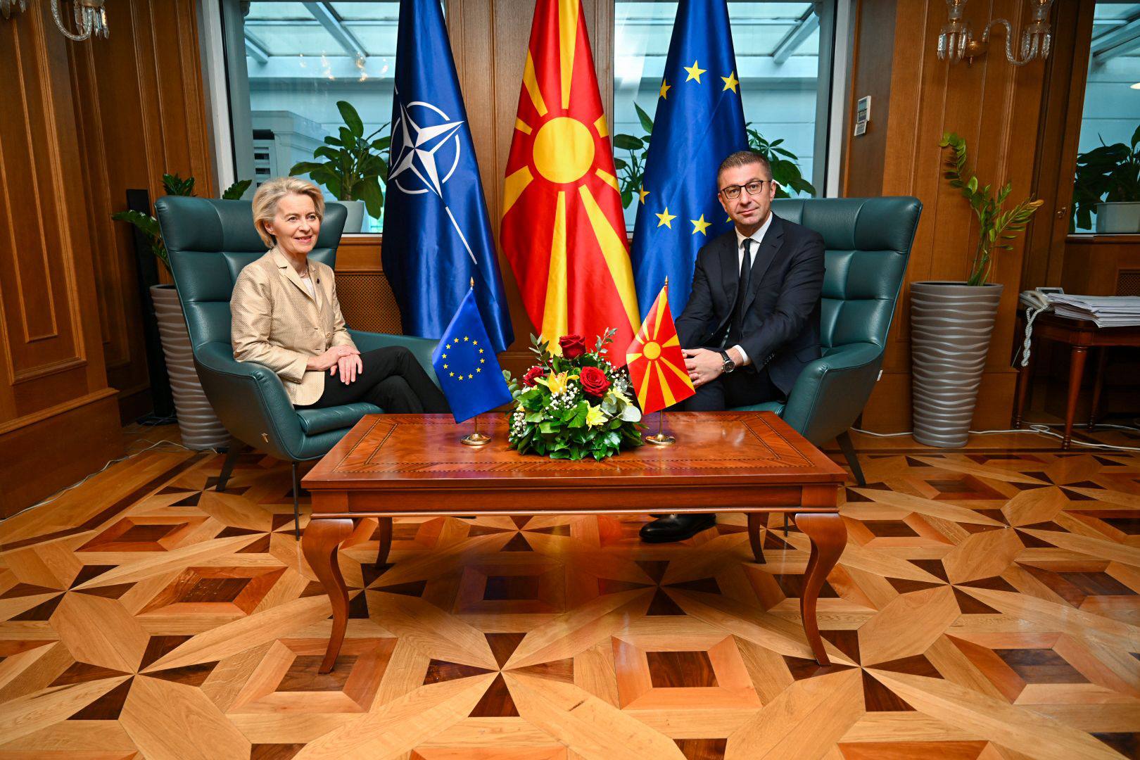 ЕУ БАРА УСТАВНИ ИЗМЕНИ – Мицкоски бара јасна посветеност од Брисел ЕУ БАРА УСТАВНИ ИЗМЕНИ – Мицкоски бара јасна посветеност од Брисел