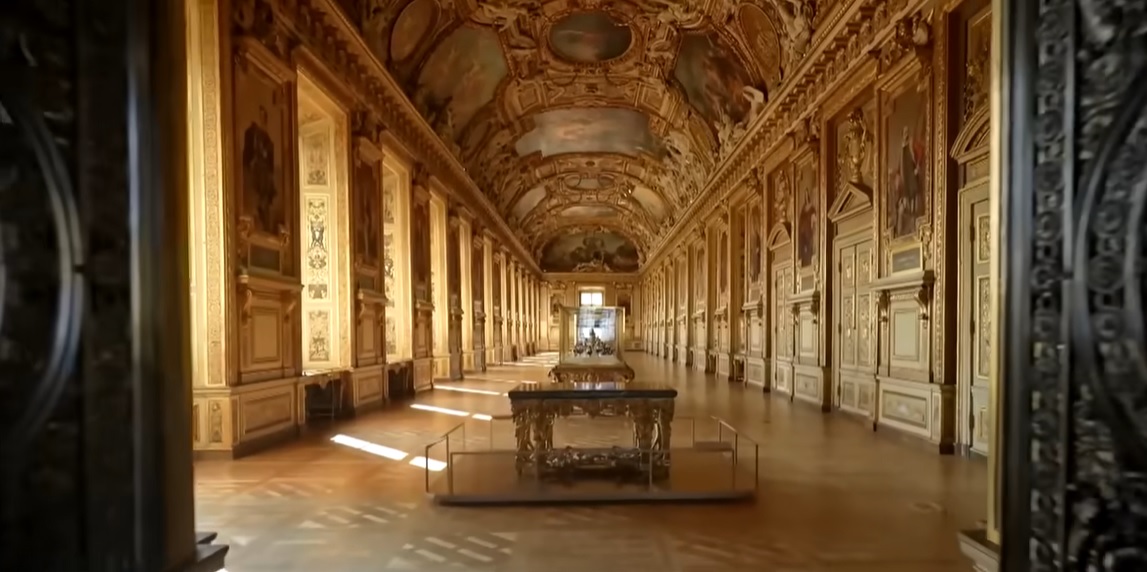 ЛУВР ВО КРИЗА Грабеж, оштетени книги и штрајк на вработените