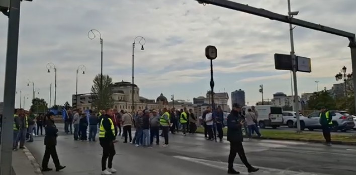 ПРОТЕСТ ВО СКОПЈЕ Вработените во Паркови и зеленило без плата и лекови