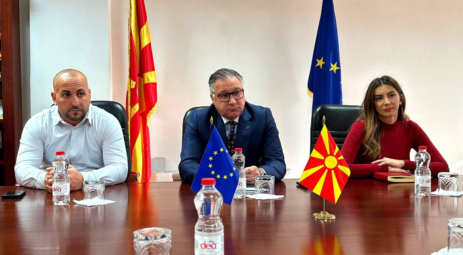 ДИГИТАЛИЦАЗИЈА НА АРХИВАТА НА ФПИОМ Средба на директорот Мемов со членови на Мисијата на Светска банка