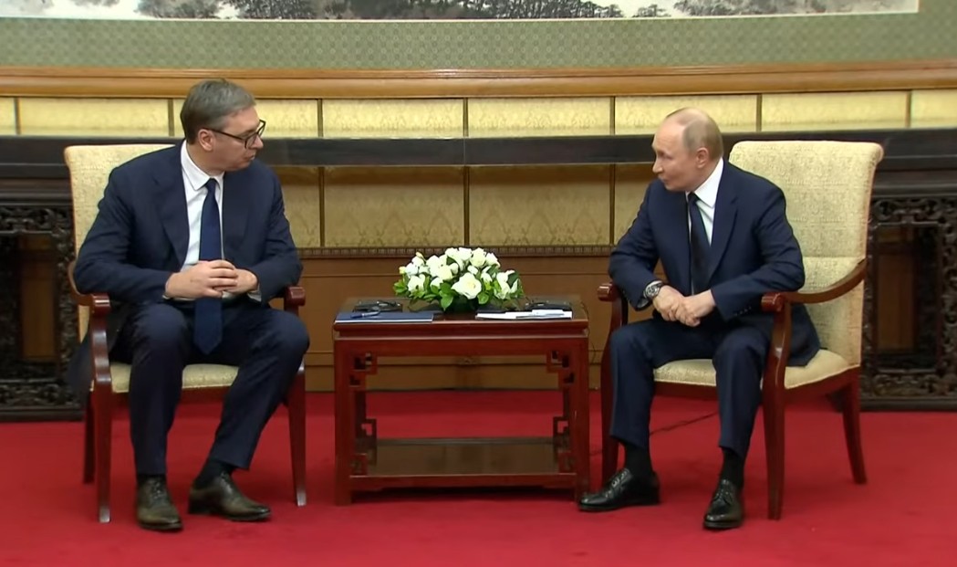 ПУТИН ПРЕДУПРЕДУВА – Западни центри се обидуваат да организираат обоена револуција во Србија