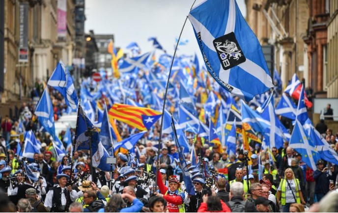 1.200 ИТАЛИЈАНЦИ НА ПОПИСОТ ВО ШКОТСКА РЕГИСТРИРАНИ КАКО РОМИ Мислеле дека графата „Роми“ значи Римјани 1.200 ИТАЛИЈАНЦИ НА ПОПИСОТ ВО ШКОТСКА РЕГИСТРИРАНИ КАКО РОМИ Мислеле дека графата „Роми“ значи Римјани