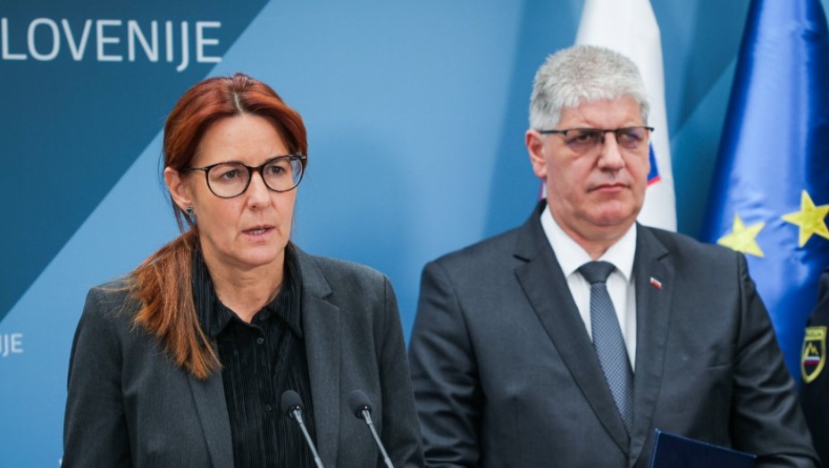 СЛОВЕНИЈА ПОТРЕСЕНА Двајца министри си заминуваат по убиството во Ново Место