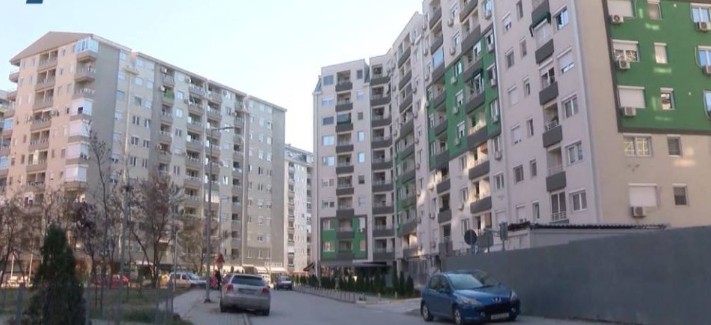 ГРЦИЈА ВОВЕДУВА ПРОГРАМА ЗА СОЦИЈАЛНО ДОМУВАЊЕ Целта е ублажување на растечката криза со станови и поддршка на семејствата со средни приходи ГРЦИЈА ВОВЕДУВА ПРОГРАМА ЗА СОЦИЈАЛНО ДОМУВАЊЕ Целта е ублажување на растечката криза со станови и поддршка на семејствата со средни приходи