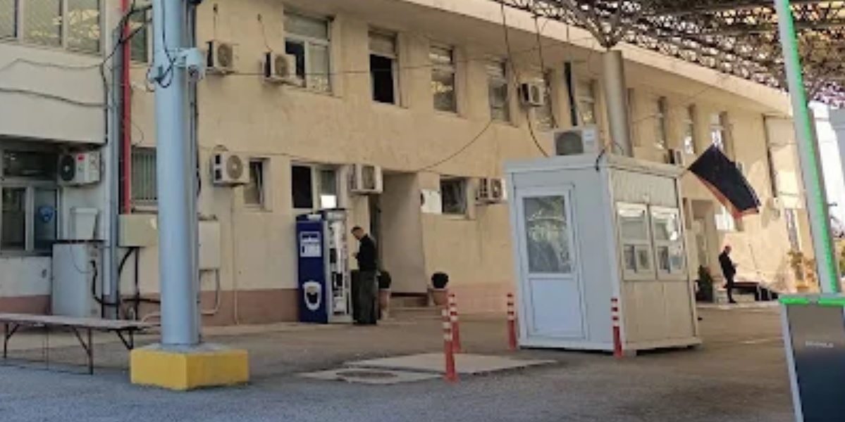 ПРИТВОР ЗА СРПСКИ ДРЖАВЈАНИН При контрола на камион кој го управувал откриени 130 килограми марихуана ПРИТВОР ЗА СРПСКИ ДРЖАВЈАНИН При контрола на камион кој го управувал откриени 130 килограми марихуана