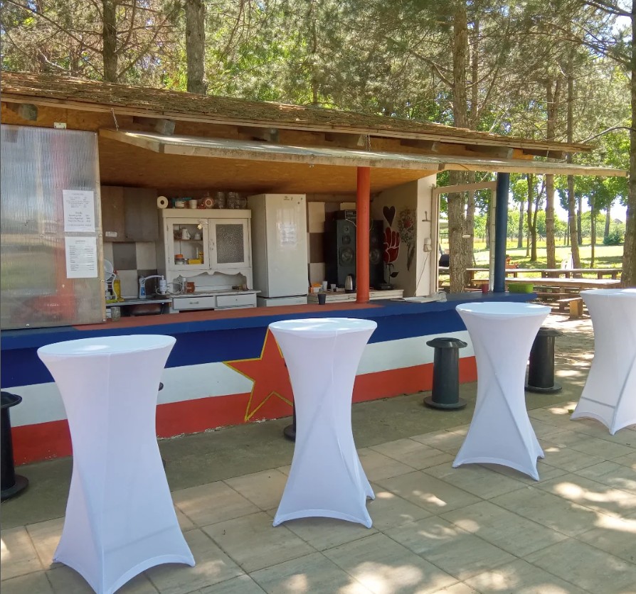 ВИСТИНСКИ РАЈ ЗА ЈУГОНОСТАЛГИЧАРИТЕ Југоленд – мини Југославија со Тито, Лепа Брена и тробојката со петокрака ВИСТИНСКИ РАЈ ЗА ЈУГОНОСТАЛГИЧАРИТЕ Југоленд – мини Југославија со Тито, Лепа Брена и тробојката со петокрака