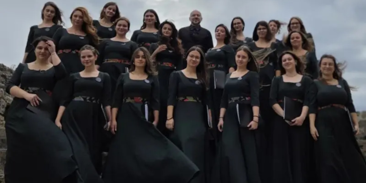 НОВ ГОЛЕМ УСПЕХ НА ЖЕНСКИОТ МЛАДИНСКИ ХОР – Прва награда во Херцег Нови и признание за маестро Татарчевски