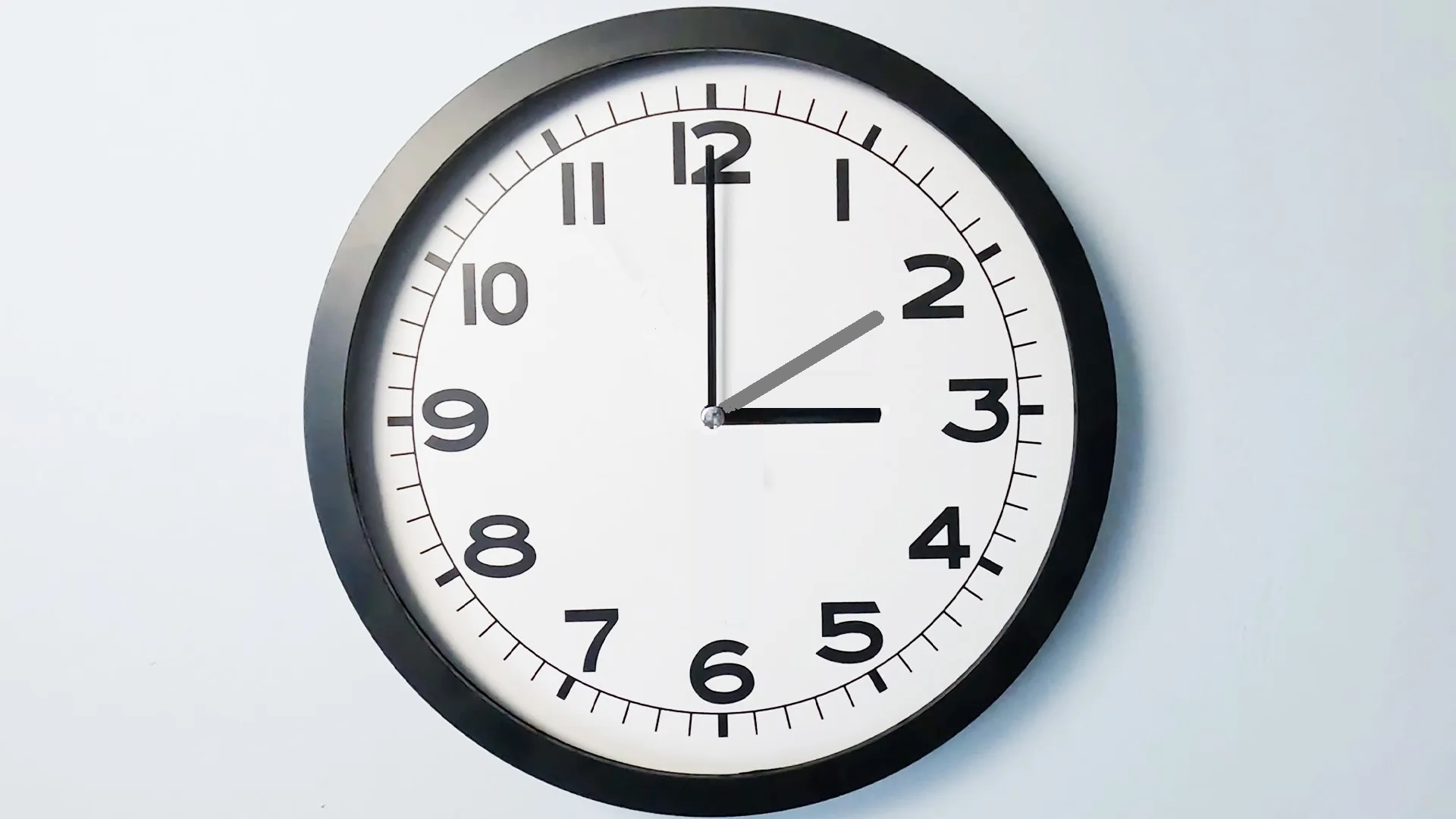 НОЌЕСКА ЗАПОЧНУВА ЗИМСКОТО СМЕТАЊЕ НА ВРЕМЕТО Стрелките се поместуваат еден час наназад, а граѓаните ќе спијат подолго НОЌЕСКА ЗАПОЧНУВА ЗИМСКОТО СМЕТАЊЕ НА ВРЕМЕТО Стрелките се поместуваат еден час наназад, а граѓаните ќе спијат подолго