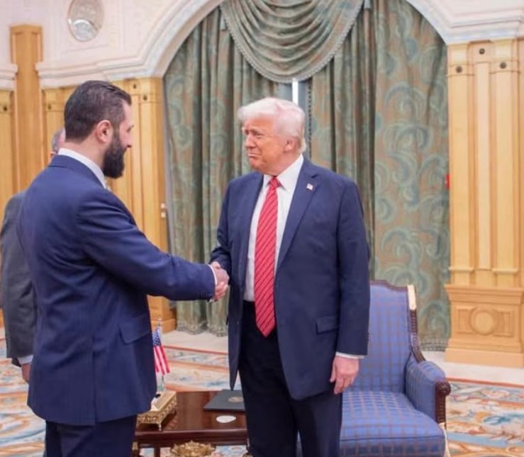 ОД ЛИСТА НА ТЕРОРИСТИ ДО БЕЛАТА КУЌА Сирискиот претседател Ал-Шара кај Трамп