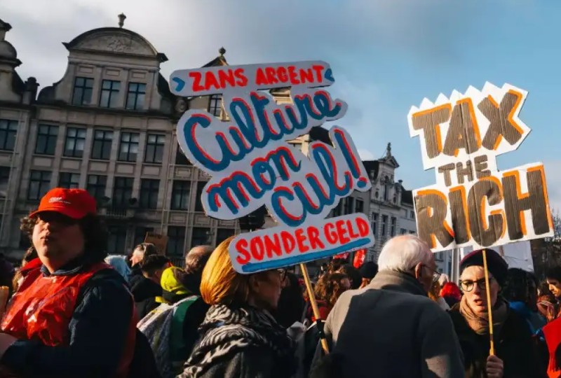 БЕЛГИЈА ПАРАЛИЗИРАНА ОД ГЕНЕРАЛЕН ШТРАЈК – Индустријата и јавните услуги во застој