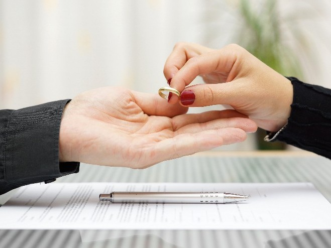 АЛАРМАНТЕН ТРЕНД Браковите се намалуваат, разводите нагло растат