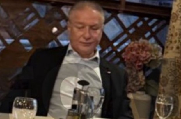 ПЛАТА ОД БУЏЕТОТ А ТЕРА ПАРТИСКА АГЕНДА – Црвенковски во кафеани бистри политика наместо на работа во кабинет