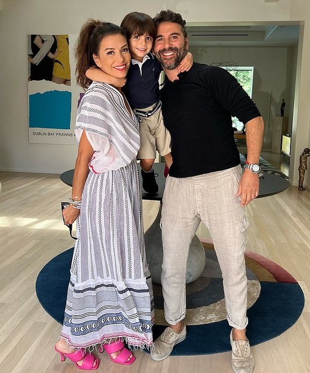 СЕМЕЈСТВОТО ПРЕД СЕ – Ева Лонгорија за љубовта и мајчинството