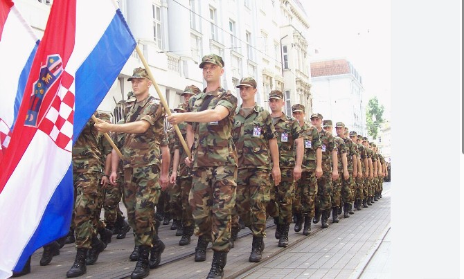 ВОЈНИЧКА ДИСЦИПЛИНА – На војниците во Хрватска им се забранува носење бради и долги коси