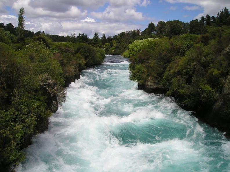 ВОДОСТОИТЕ НА РЕКИТЕ СТАБИЛНИ Екипите расчистуваат мостови и пропусти