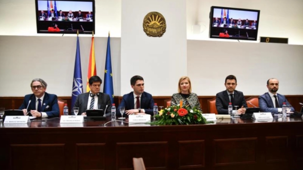 РОКАС ГО ПРЕЗЕНТИРА ИЗВЕШТАЈОТ НА ЕУ – Се бара уставни измени и доследно спроведување на договорите со соседите