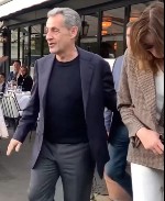 ОД СОЛЗИ НА КАРЛА БРУНИ ДО ШАМПАЊ ВО ПАРИЗ – Брзиот пресврт на Саркози од затвор на слобода