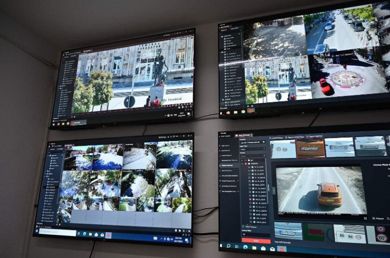 КАМЕРИТЕ НА БЕЗБЕДЕН ГРАД ОТКРИЈА ХАОС – 65.000 прекршоци за само 12 часа