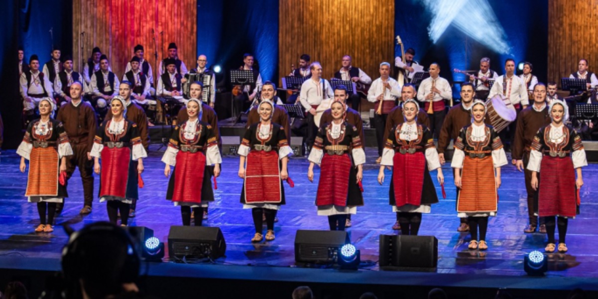 ТАНЕЦ СО „ИЗВОРНИ МИНИЈАТУРИ“ ВО НОБ Уникатно сценско патување низ македонските традиции ТАНЕЦ СО „ИЗВОРНИ МИНИЈАТУРИ“ ВО НОБ Уникатно сценско патување низ македонските традиции