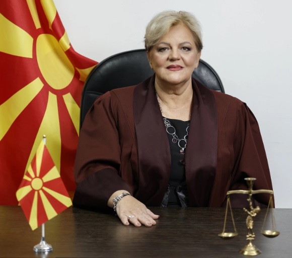 УСТАВНАТА СУДИЈКА ДАБОВИЌ-АТАНАСОВСКА ПОДНЕСЕ ОСТАВКА – Се враќа на Правниот факултет