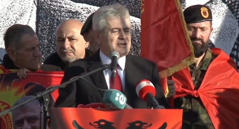 САД, НАТО, ЕУ – ВИ БЛАГОДАРИМЕ Али Ахмети на протестот за УЧК во Скопје САД, НАТО, ЕУ – ВИ БЛАГОДАРИМЕ Али Ахмети на протестот за УЧК во Скопје