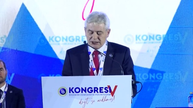 КОНГРЕС НА ДУИ: Ахмети реизбран, бара нов национален договор