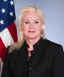 ТРАМП ГИ РАЗНЕСЕ ДИПЛОМАТСКИТЕ ЛИСТИ – Ја трга Агелер од Скопје и уште 30 амбасадори ширум светот ТРАМП ГИ РАЗНЕСЕ ДИПЛОМАТСКИТЕ ЛИСТИ – Ја трга Агелер од Скопје и уште 30 амбасадори ширум светот