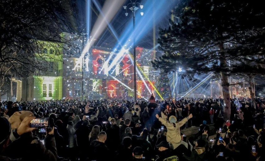 ОД ПЛОШТАДОТ ДО ПЕЛИСТЕР Битола ја живее својата најсветла зимска приказна