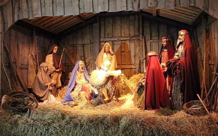 СВЕТЛИНА ОД ТЕМНИНАТА – Католиците, протестантите и англиканците го слават Христовото раѓање