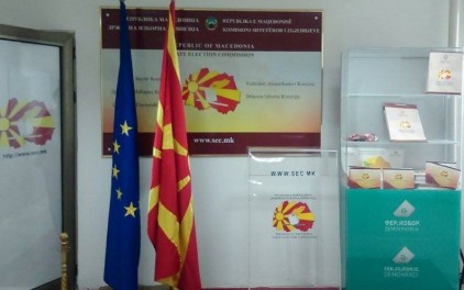 15 КАНДИДАТИ ВО ТРКА ЗА ДИК Поранешни министри, актуелни членови и нови имиња 15 КАНДИДАТИ ВО ТРКА ЗА ДИК Поранешни министри, актуелни членови и нови имиња