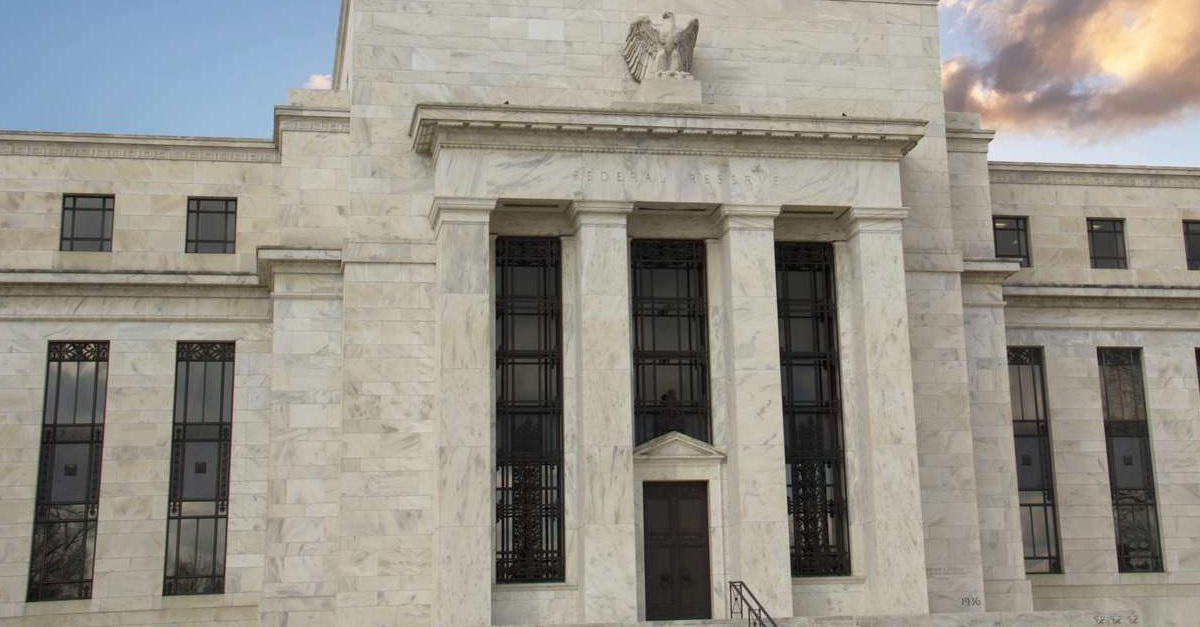 ФЕДЕРАЛНИТЕ РЕЗЕРВИ ГИ НАМАЛИЈА КАМАТНИТЕ СТАПКИ Клучната стапка намалена за 0.25% ФЕДЕРАЛНИТЕ РЕЗЕРВИ ГИ НАМАЛИЈА КАМАТНИТЕ СТАПКИ Клучната стапка намалена за 0.25%