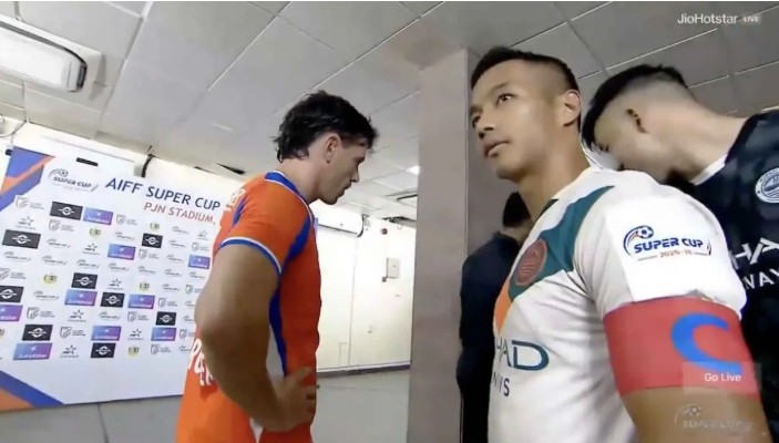 (ВИДЕО) ИСКЛУЧЕН ПРЕД ПОЧЕТОКОТ – Шпанецот доби црвен картон поради долен веш со непрописна боја