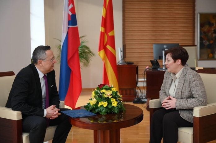 МАКЕДОНИЈА И СЛОВАЧКА ЈА ЗАЈАКНУВААТ ФИНАНСИСКАТА СОРАБОТА Средба на министрите за финансии