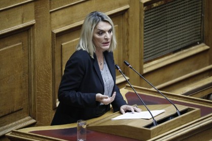 ПРИФАТЕТЕ ГО НАПРЕДОКОТ Грчка пратеничка ја критикува цензурата на македонска музика во Лерин ПРИФАТЕТЕ ГО НАПРЕДОКОТ Грчка пратеничка ја критикува цензурата на македонска музика во Лерин