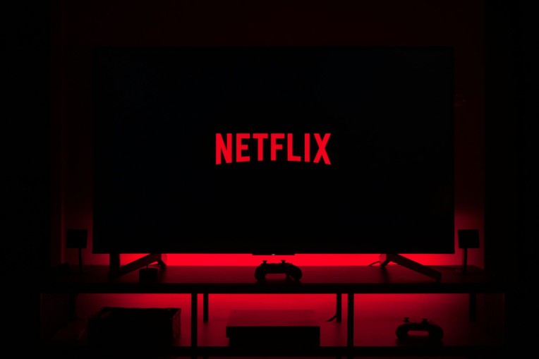 УДАР ВО ХОЛИВУД – Netflix купува Warner Bros. за 72 милијарди долари