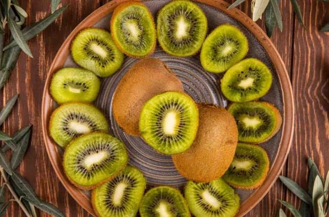 ШОК НА ГРАНИЦА – Ларви во киви од Србија, 22 тони се уништуваат