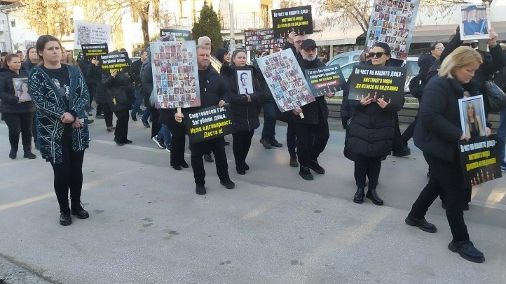 35. МАРШ СО СОЛЗИ И ПОРАКА  Болката не минува, правдата се чека за „Пулс“