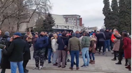 ПЕЧАЛБАРИТЕ ОД АВГАНИСТАН И ИРАК ПРОТЕСТИРААТ Не бегаме од даноци, но не може ретроактивно