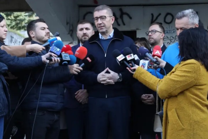 МИЦКОСКИ СО УЛТИМАТУМ ДО ФИЛИПЧЕ – Најдете еден мигрант од договор со Британија – или извинување МИЦКОСКИ СО УЛТИМАТУМ ДО ФИЛИПЧЕ – Најдете еден мигрант од договор со Британија – или извинување