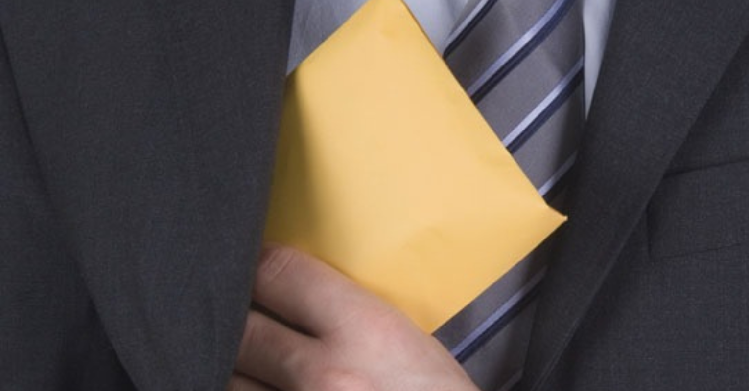 СКАНДАЛ ВО СТРУМИЦА Костадинов незаконски набавил елетрични автобуси за 7 милиони евра