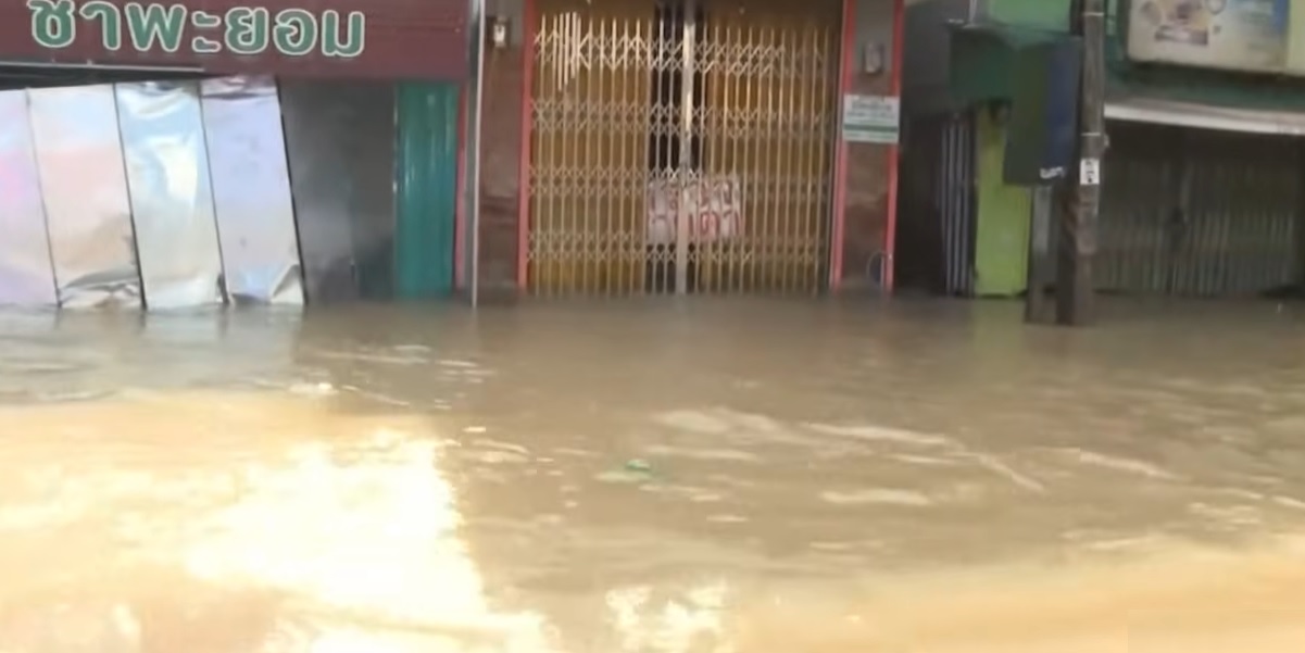 РАЗОРНИ ПОПЛАВИ ВО АЗИЈА Стотици загинати и милиони погодени