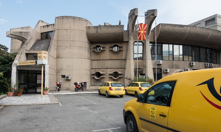 КРАЈ НА ИМПРОВИЗАЦИИТЕ – Македонска пошта засилена со 100 возила од Владата