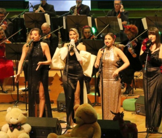 НОВОГОДИШНА МАГИЈА – Дедо Мраз доцни, ама музиката стигна