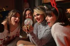 САРА МЕЈС СО НОВА ПРАЗНИЧНА МАГИЈА – „Нека Трепка“ ја освои публиката