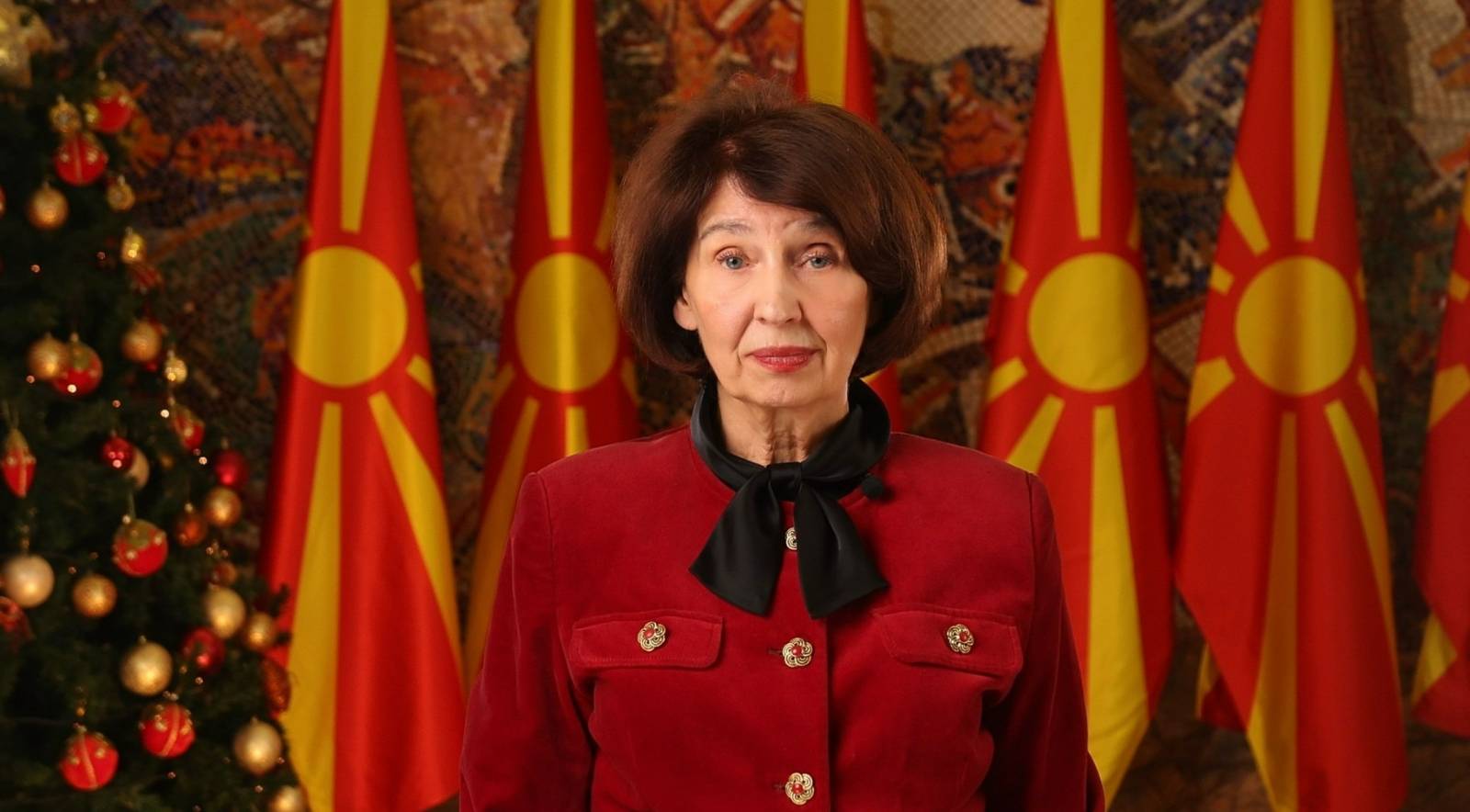 ПРЕТСЕДАТЕЛКАТА СО НОВОГОДИШНА ПОРАКА Следната година да биде година на вдомување во ЕУ