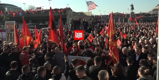 МИРЕН ПРОТЕСТ ВО СКОПЈЕ Поддршка за водачите на ОВК во Хаг МИРЕН ПРОТЕСТ ВО СКОПЈЕ Поддршка за водачите на ОВК во Хаг