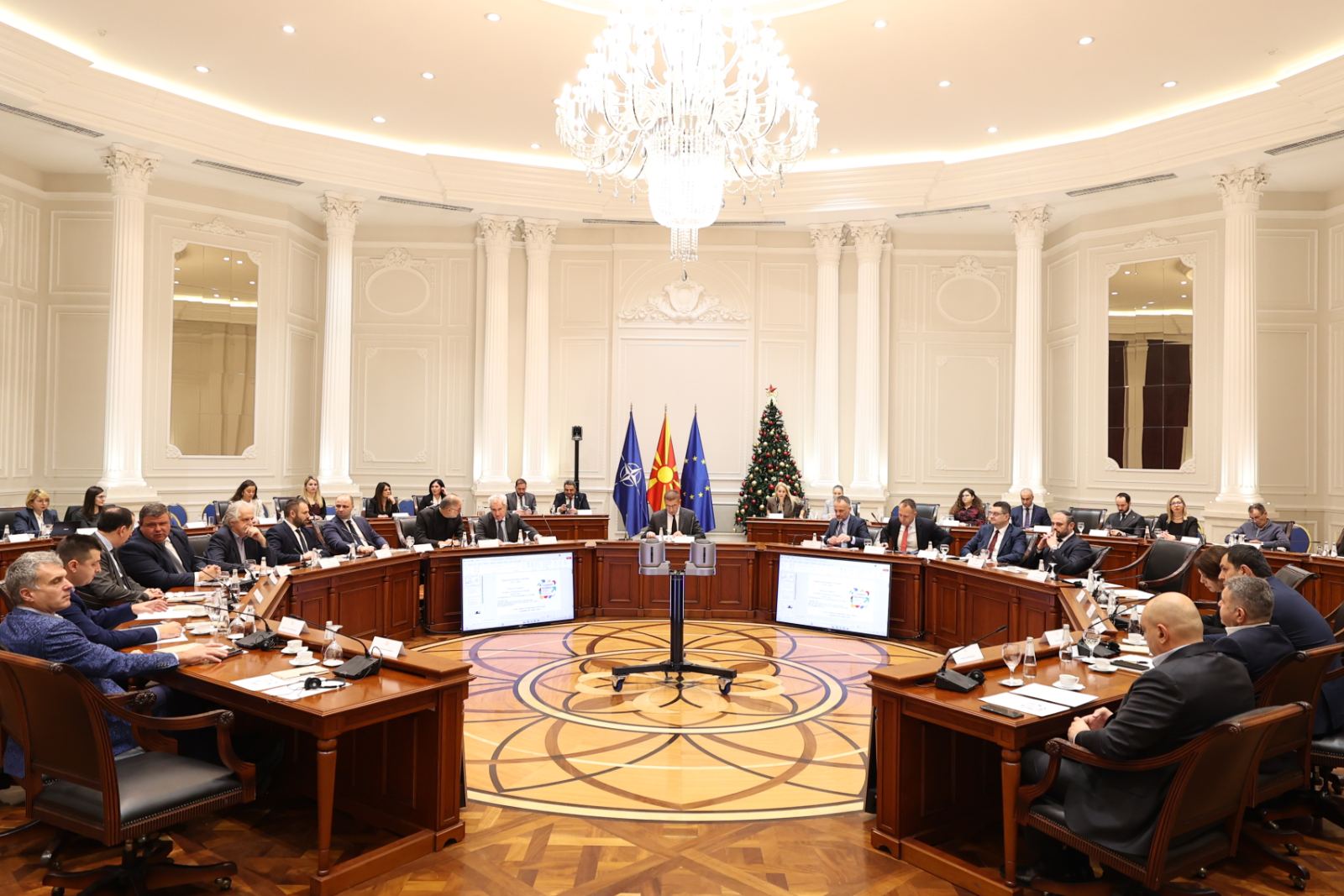 ПРОГЛАСЕНА КРИЗНА СОСТОЈБА ВО СНАБДУВАЊЕТО СО ЕЛЕКТРИЧНА ЕНЕРГИЈА Одлуката донесена поради неможност за набавка на мазут