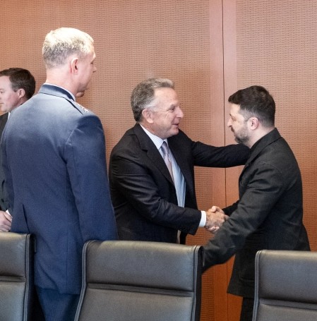 БЕРЛИНСКИ РАЗГОВОРИ ЗА УКРАИНА Постигнат напредок, но клучни прашања остануваат БЕРЛИНСКИ РАЗГОВОРИ ЗА УКРАИНА Постигнат напредок, но клучни прашања остануваат