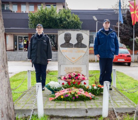 МАКЕДОНИЈА ГИ ПАМЕТИ СВОИТЕ ХРАБРИ СИНОВИ – 26 години од загубата на полициските службеници