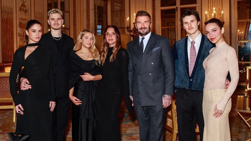 ВИКТОРИЈА БЕКАМ ОДЛИКУВАНА КАКО ВИТЕЗ НА РЕДОТ – Париз со признание за нејзиниот допринес во модата ВИКТОРИЈА БЕКАМ ОДЛИКУВАНА КАКО ВИТЕЗ НА РЕДОТ – Париз со признание за нејзиниот допринес во модата